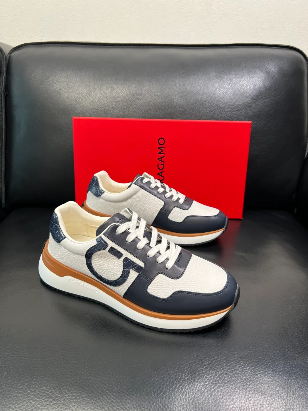 Men's shoes 💰840 Ferragamo High-quality top crafts Ferragamo counters sell original factory configuration at the same time, imported original cowhide from Italy, imported water-dyed cow lining, soles: original factory special original soles are super comfortable, original factory and single goods, welcome to compare at the same time at the counter, code number 38-44 (customized 45 46)